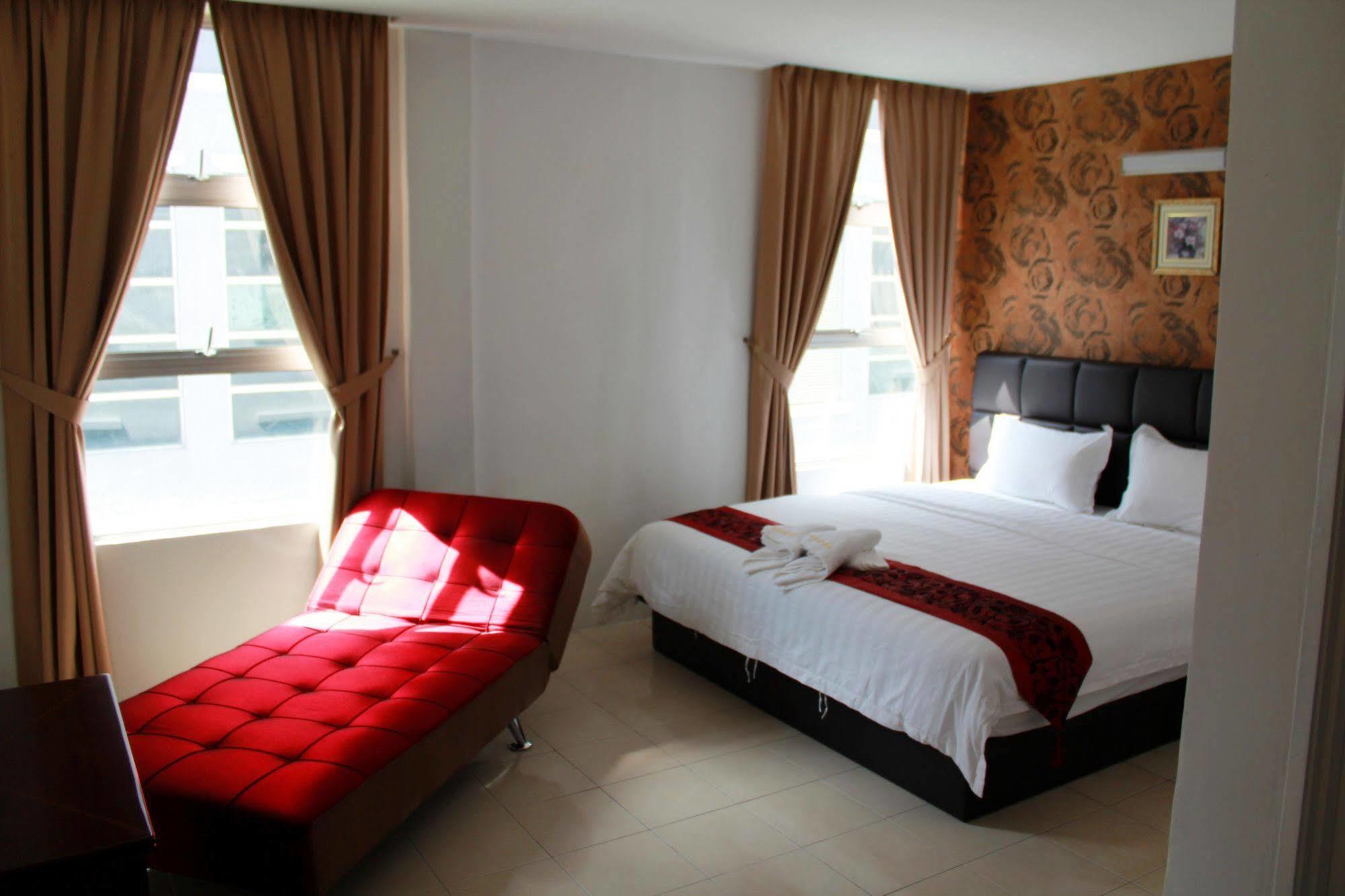 Havona Hotel - Taman Tropika Kulai Exterior photo